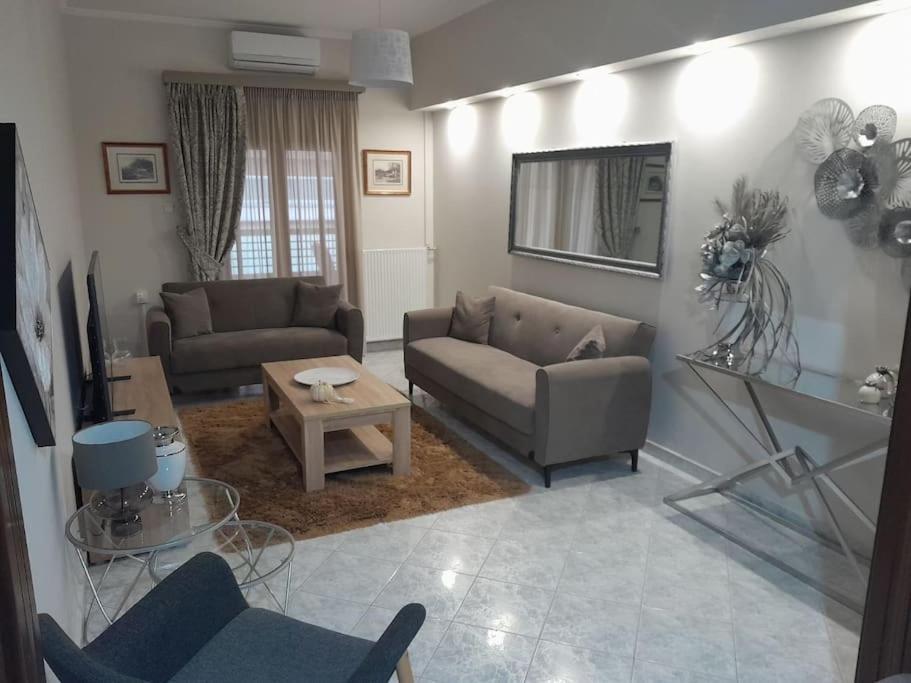 Maison De Luxx , A11 City Center Larissa Esterno foto