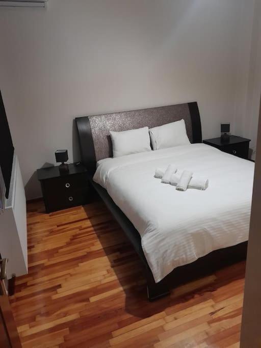 Maison De Luxx , A11 City Center Larissa Esterno foto